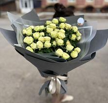 Букет Белые кустовые розы Солинеро в Сухобузимском