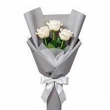 Букет 3 белые розы в Сухобузимском