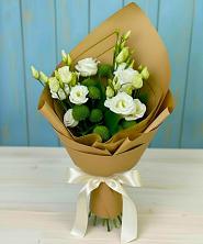 Букет цветов из:  Хризантемы и Лизиантусы в Сухобузимском